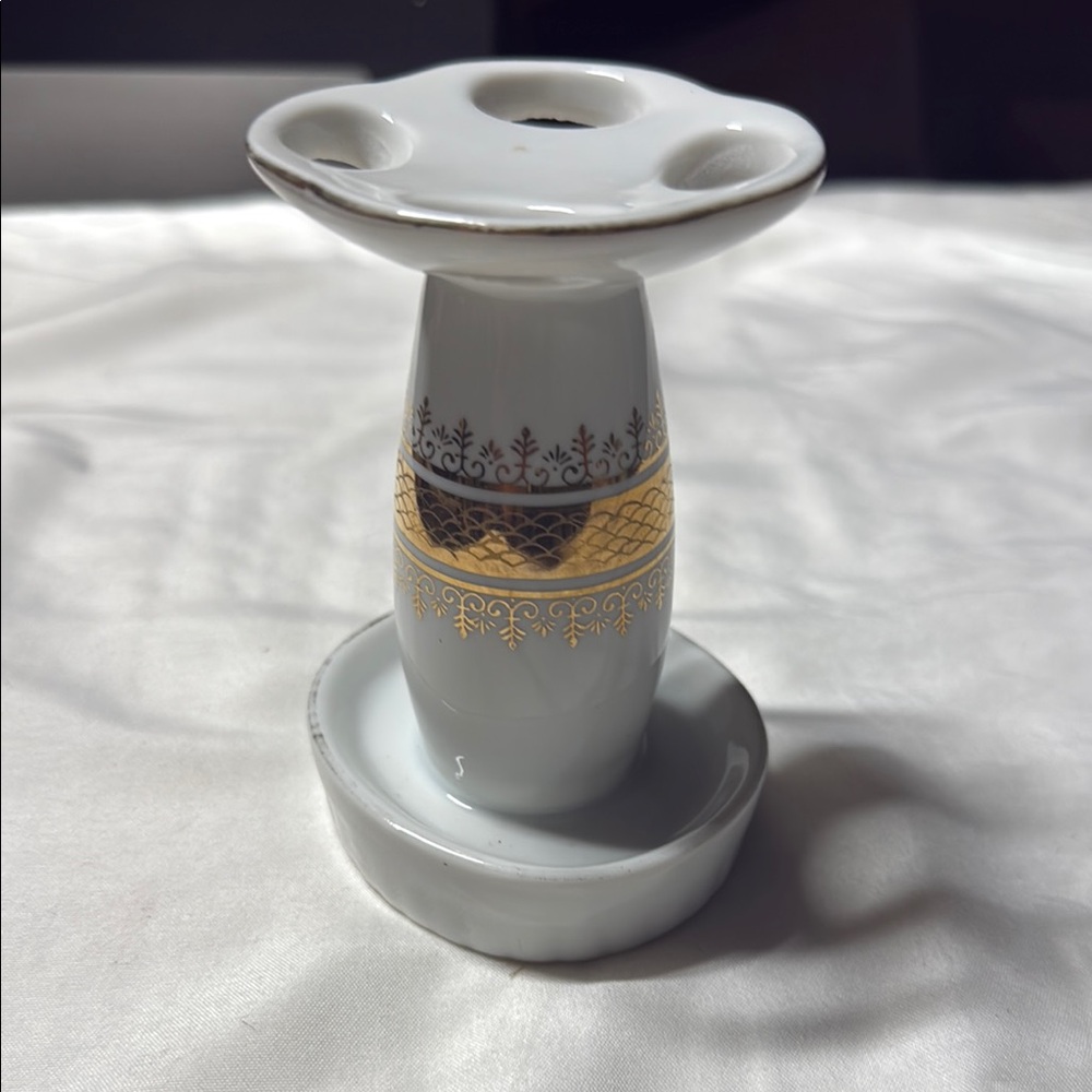Elegant Gold and White Ceramic Toothbrush Holder
